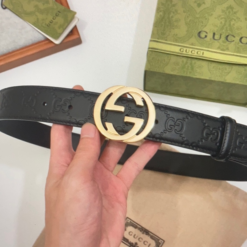 Gucci Signature Embossing Leather Belt Unisex
